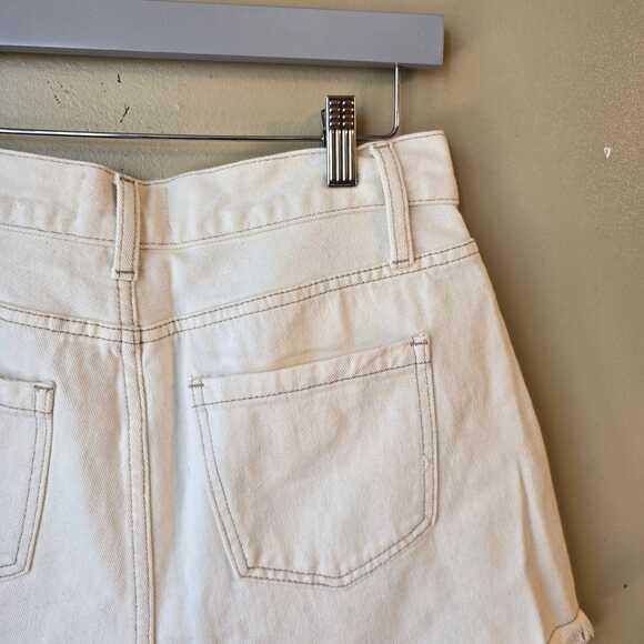 By Together Cream High Rise Denim Shorts Size L NWT - Picture 5 of 7